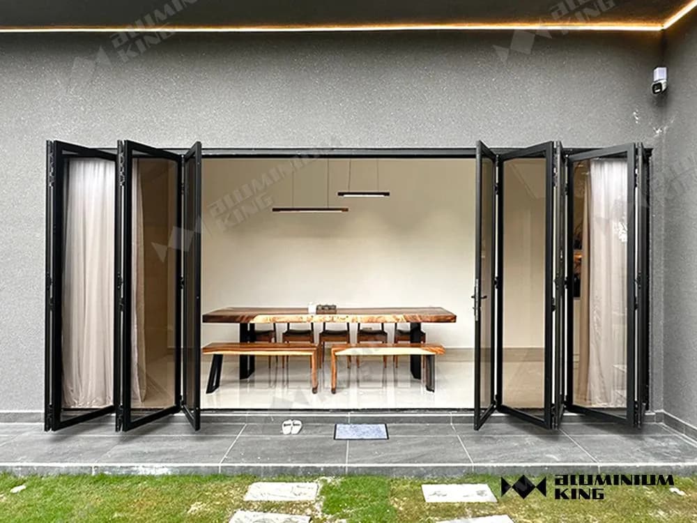 FOLDING DOOR