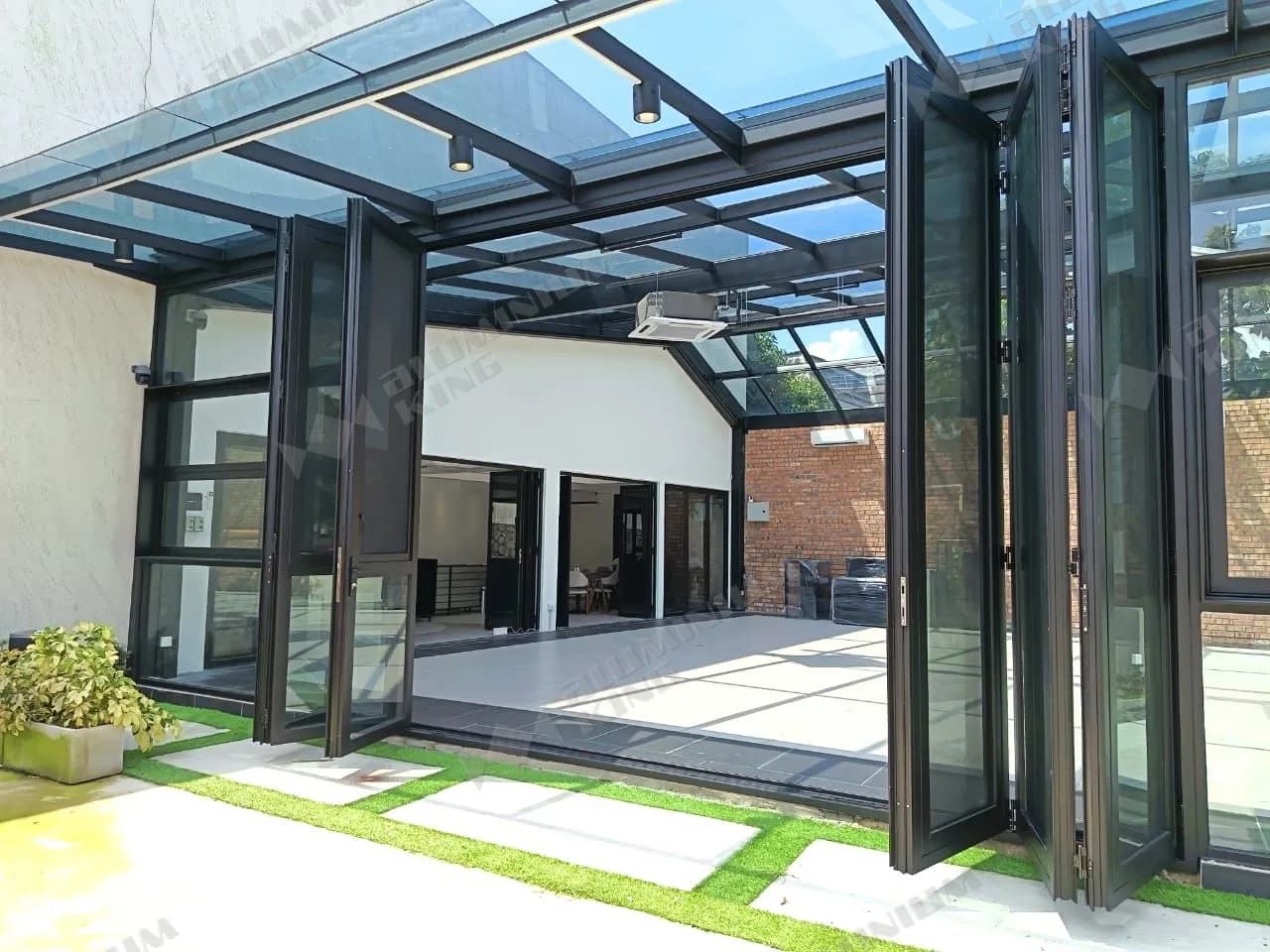 FOLDING DOOR